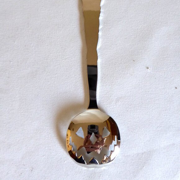 NEW HAUNTED HALLOWS LIVELY GHOSTS HALLOWEEN PUMPKIN SILVER TEA SPOON SET OF 4 - Picture 3 of 11